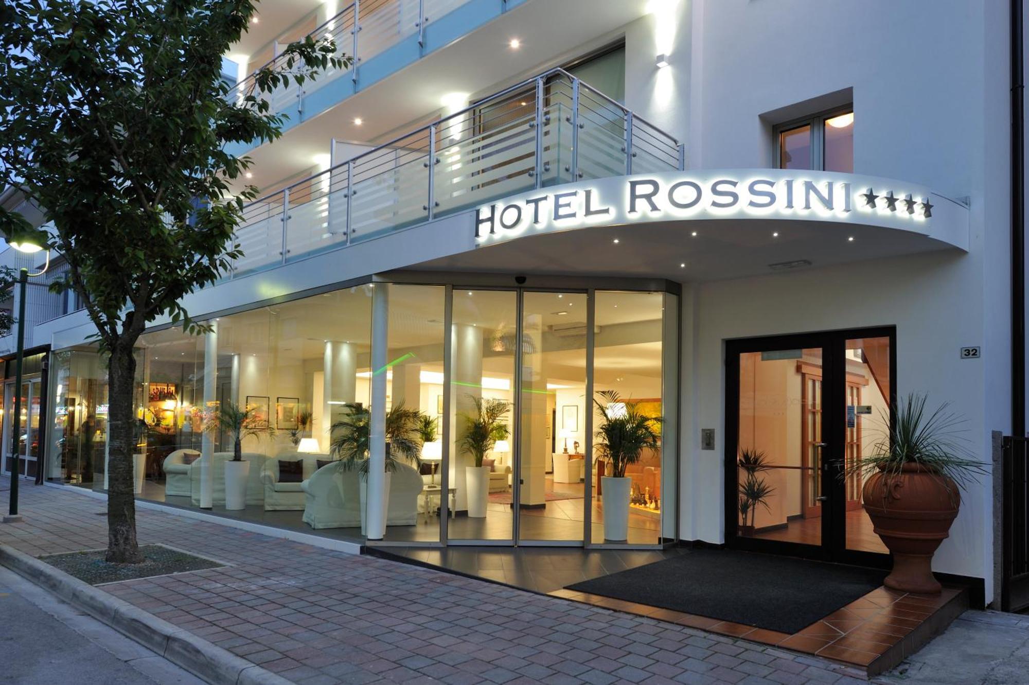 Hotel Rossini 4S リニャーノ・サッビアドーロ エクステリア 写真