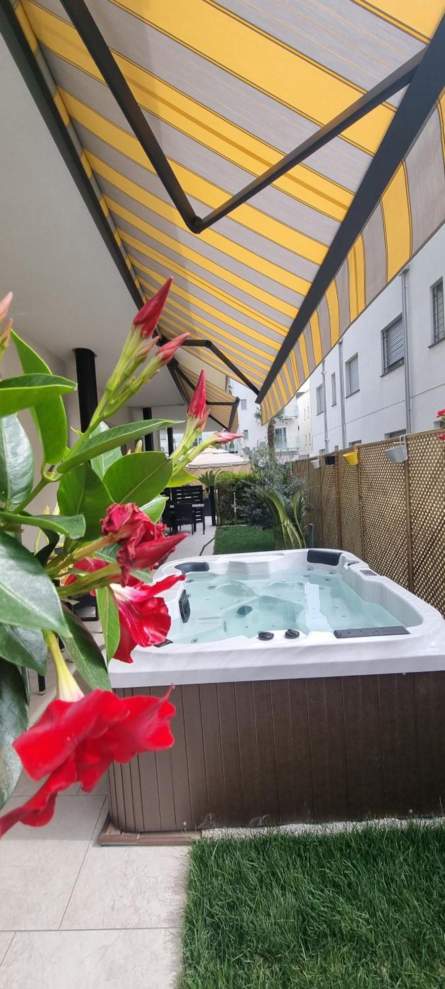 Hotel Rossini 4S リニャーノ・サッビアドーロ エクステリア 写真
