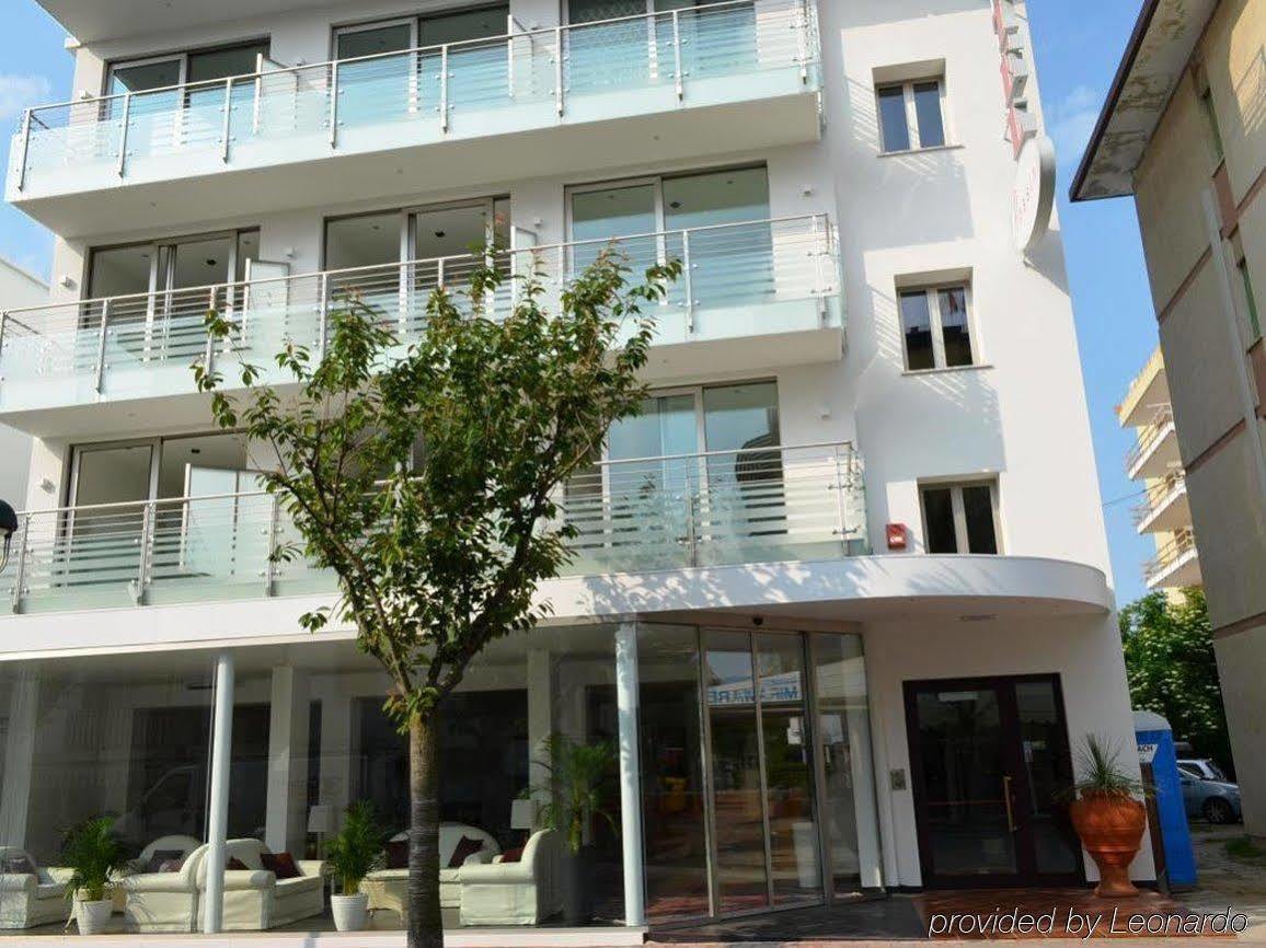 Hotel Rossini 4S リニャーノ・サッビアドーロ エクステリア 写真