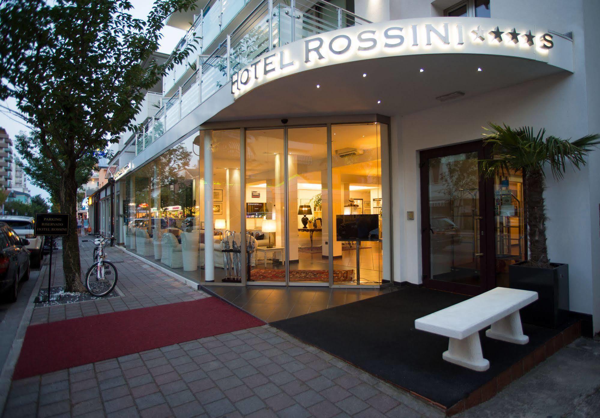 Hotel Rossini 4S リニャーノ・サッビアドーロ エクステリア 写真