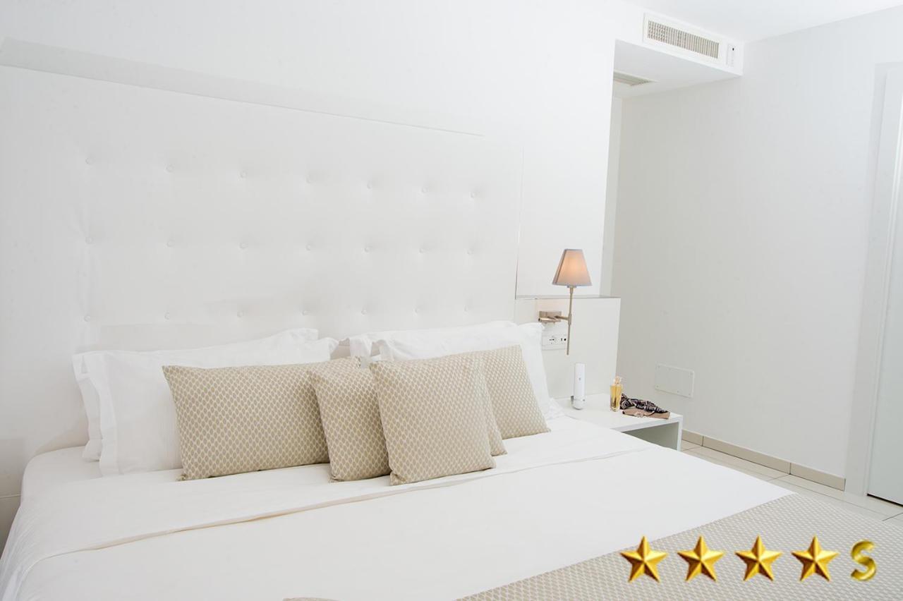 Hotel Rossini 4S リニャーノ・サッビアドーロ エクステリア 写真