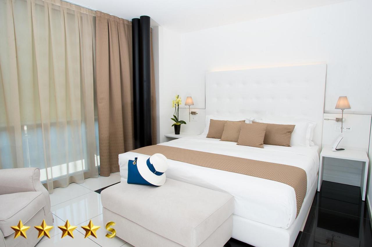 Hotel Rossini 4S リニャーノ・サッビアドーロ エクステリア 写真