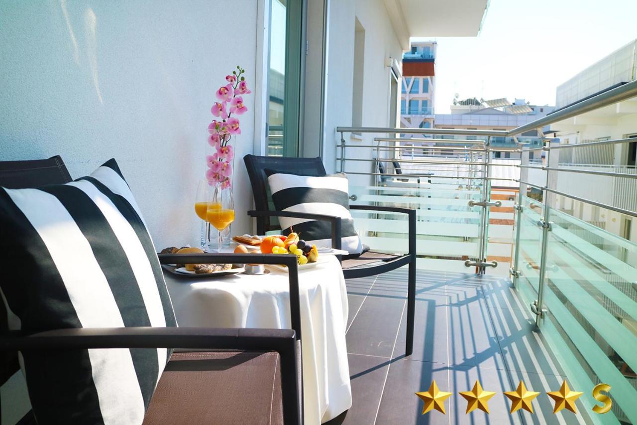 Hotel Rossini 4S リニャーノ・サッビアドーロ エクステリア 写真