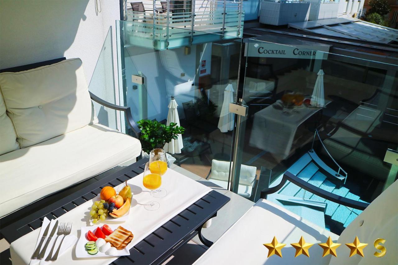 Hotel Rossini 4S リニャーノ・サッビアドーロ エクステリア 写真