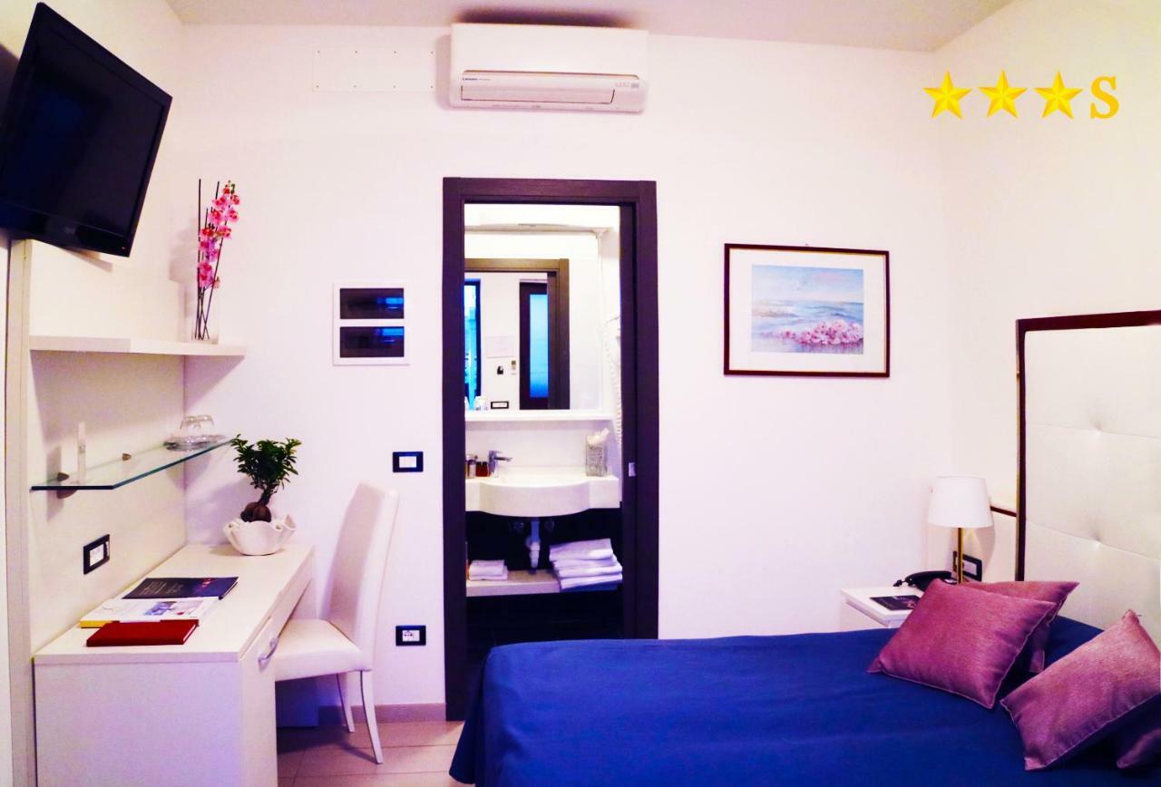 Hotel Rossini 4S リニャーノ・サッビアドーロ エクステリア 写真