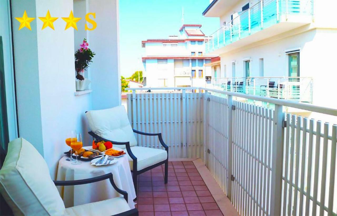 Hotel Rossini 4S リニャーノ・サッビアドーロ エクステリア 写真